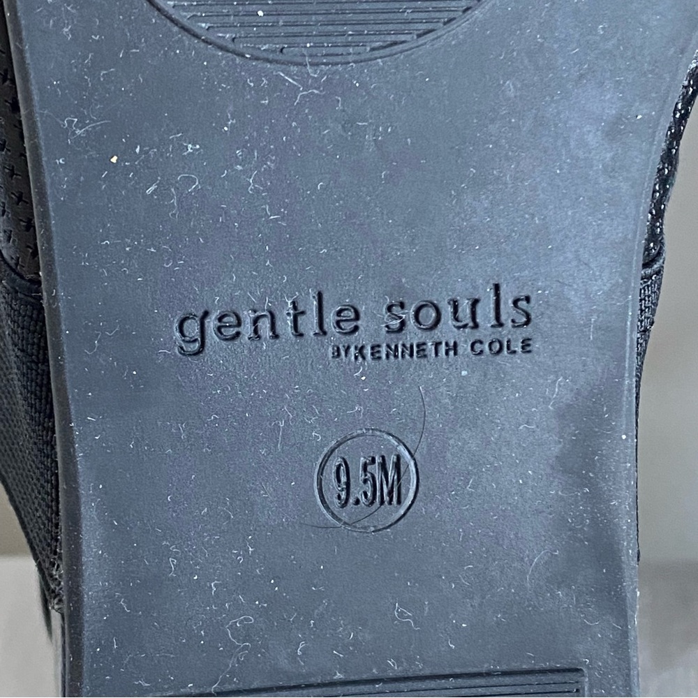 Kenneth Cole Gentle Souls Gianna Black Perforated Leather Sandal Size 9.5 - Picture 7 of 14